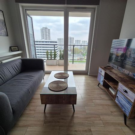 Apartament Wsrod 1000Cy Swiatel - Z Parkingiem W Hali Garazowej- Duzy Balkon Z Lezakami - Piekny Widok Noca Na Panorame Tysiaclecia Катовице Экстерьер фото