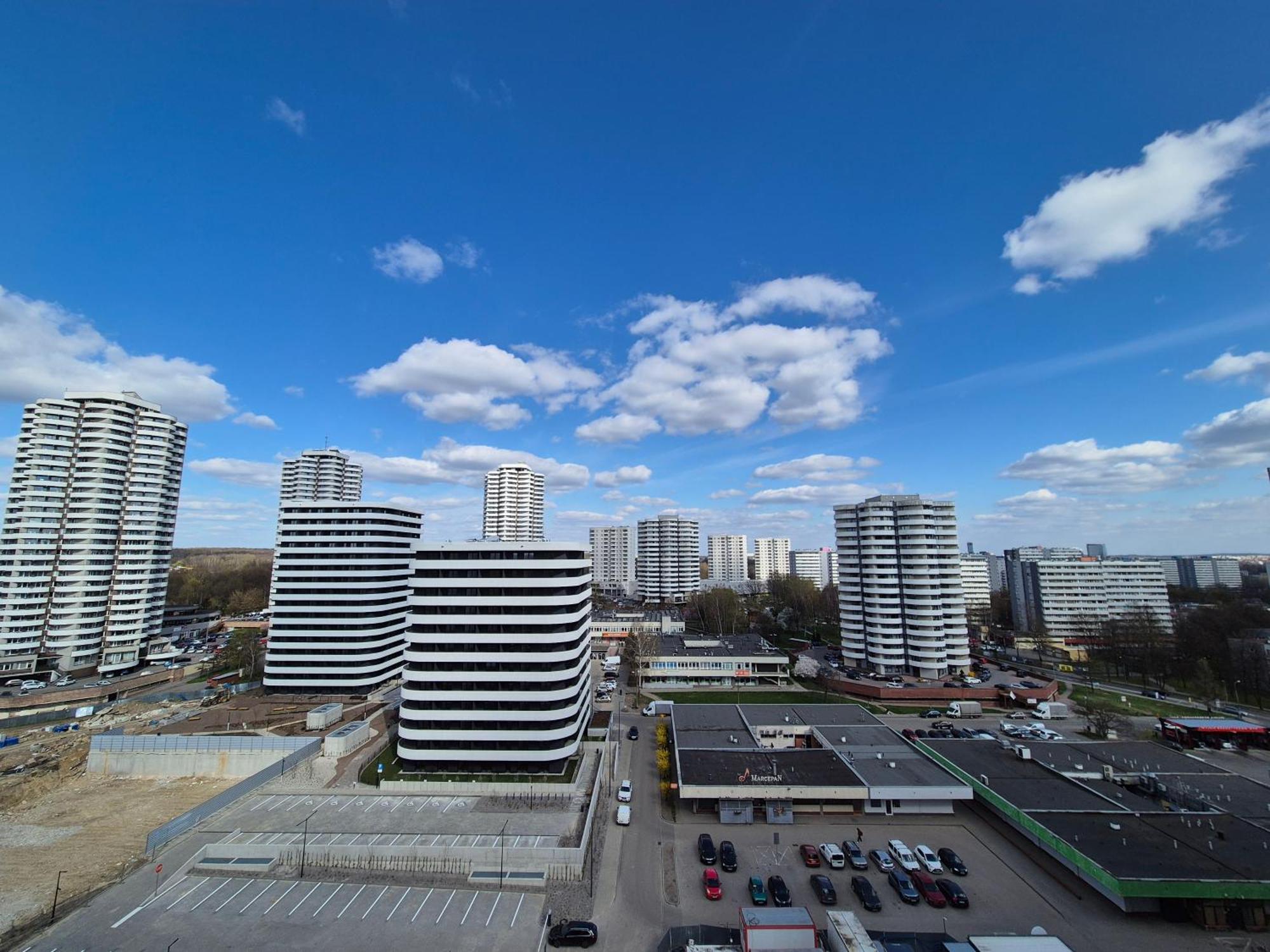 Apartament Wsrod 1000Cy Swiatel - Z Parkingiem W Hali Garazowej- Duzy Balkon Z Lezakami - Piekny Widok Noca Na Panorame Tysiaclecia Катовице Экстерьер фото