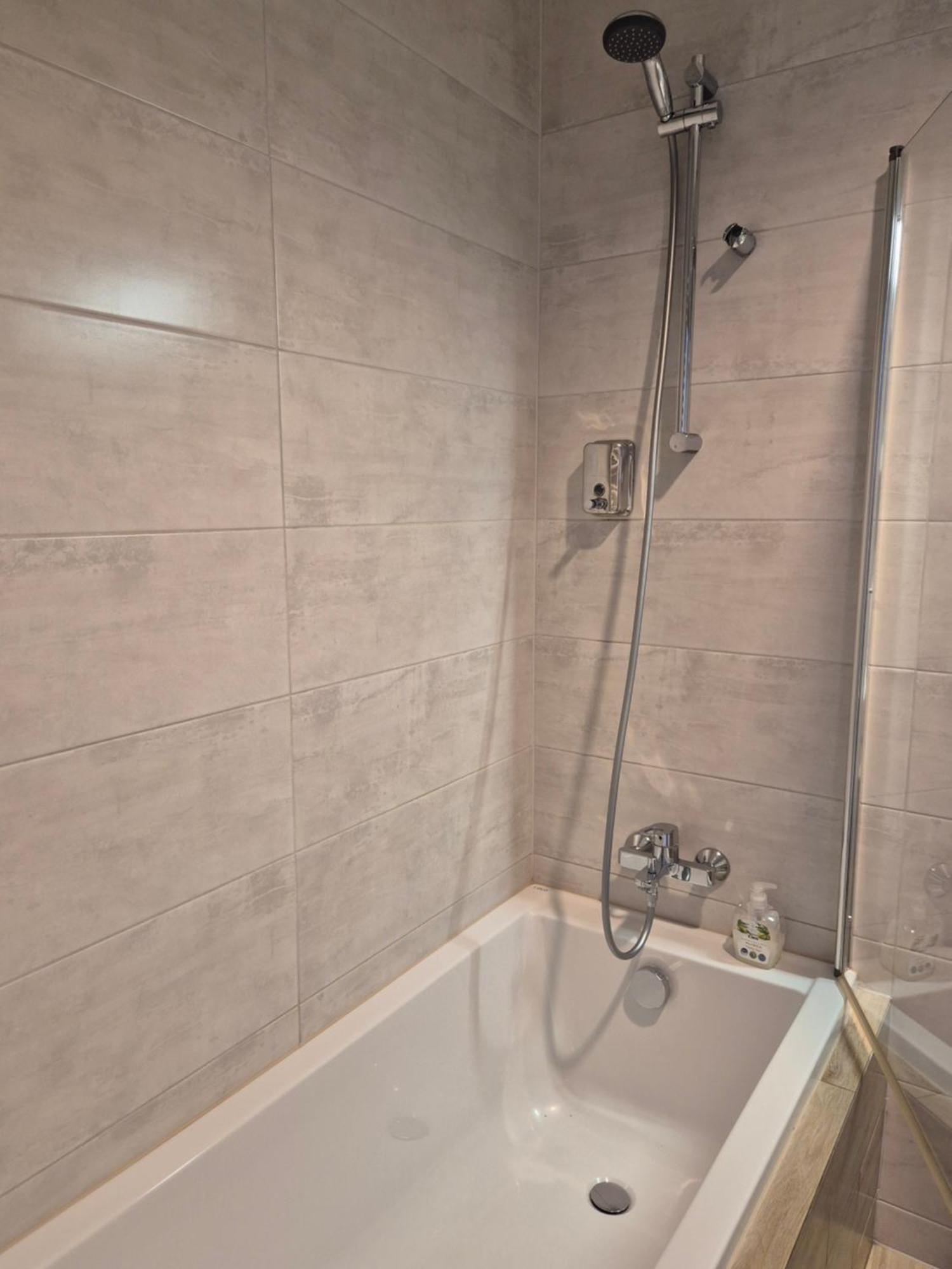 Apartament Wsrod 1000Cy Swiatel - Z Parkingiem W Hali Garazowej- Duzy Balkon Z Lezakami - Piekny Widok Noca Na Panorame Tysiaclecia Катовице Экстерьер фото